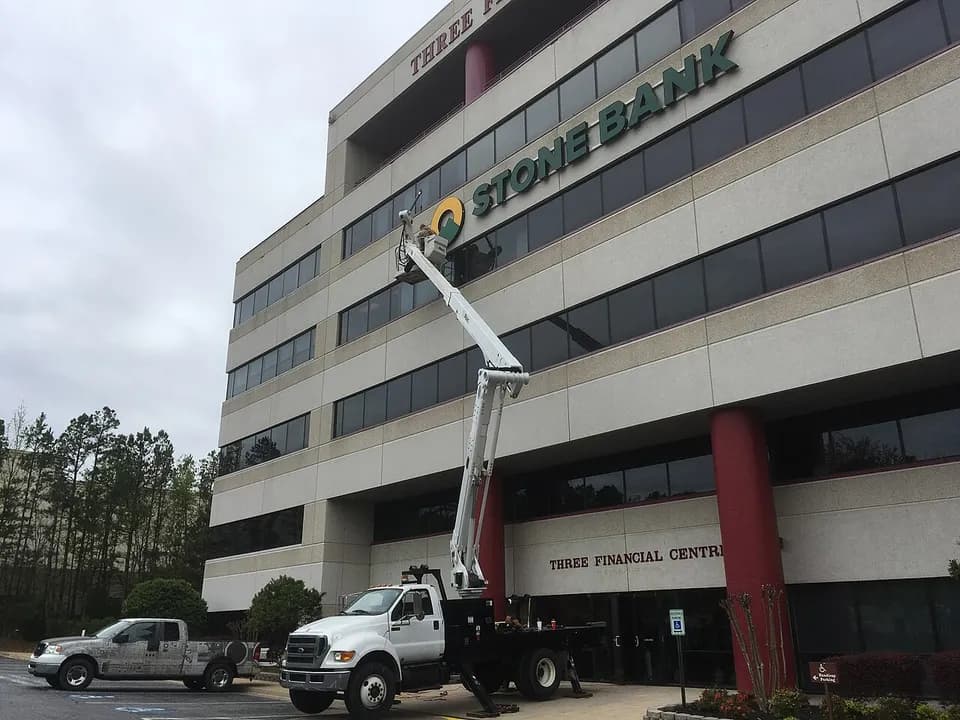 Three-dimensional illuminated channel letters on a building