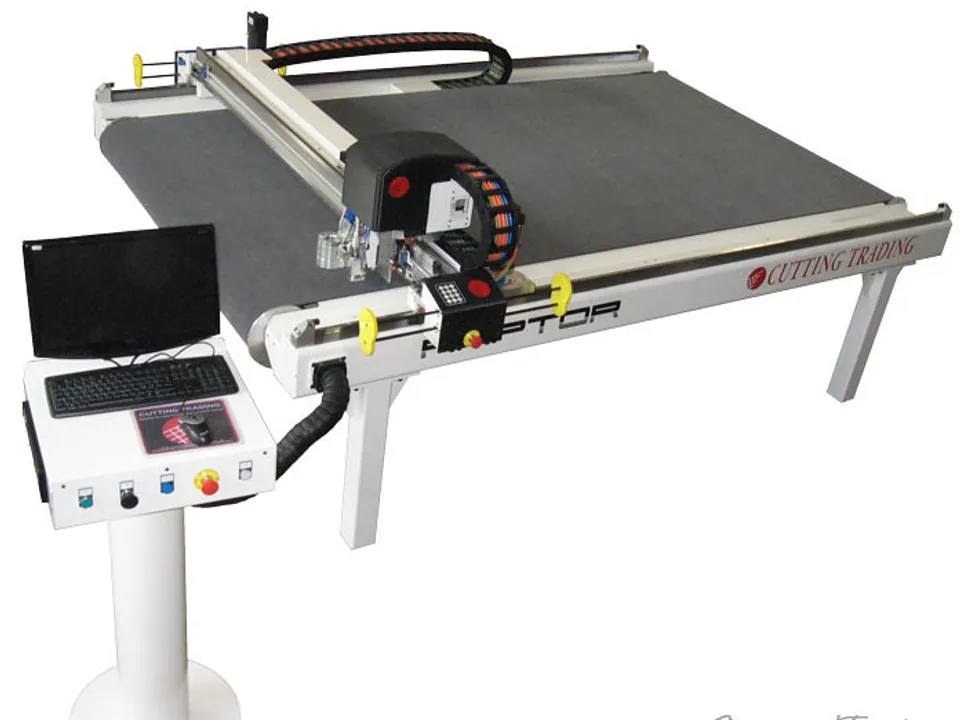 Cutting plotter machine cutting vinyl